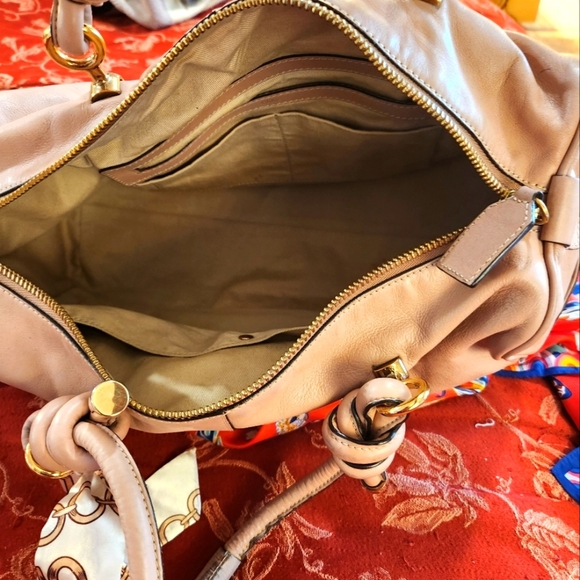 CHLOE Tan Shoulder Bag with Gold Accents - Picture 5 of 13